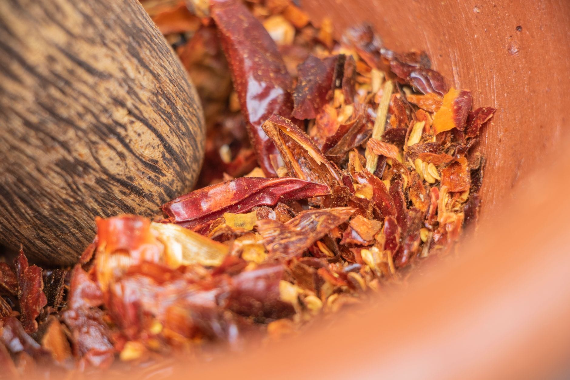 Pikantny olej chili: przepis na dodatek do pierożków i makaronów Pikantny olej chili: przepis na dodatek do pierożków i makaronów